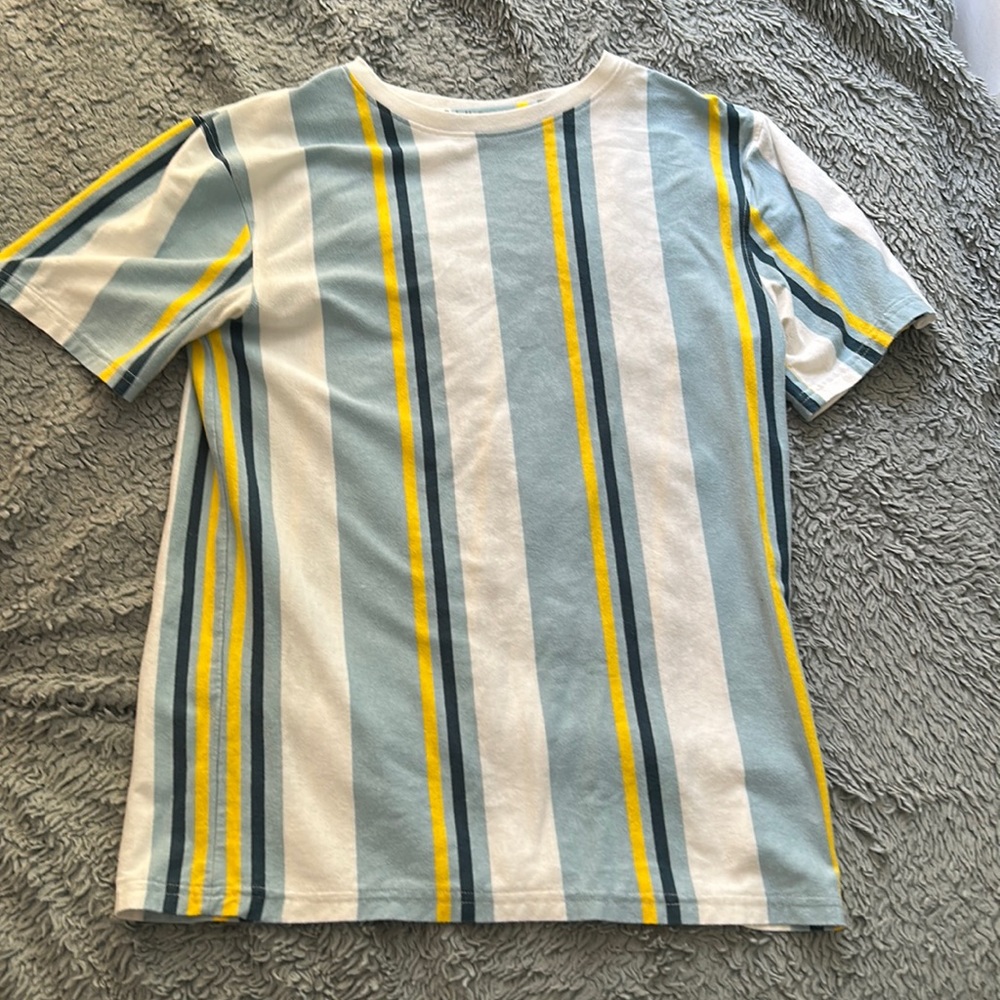 Men’s medium short sleeve striped tshirt